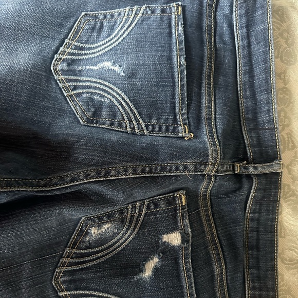 Limited edition- Hollister Jeans Womens size 9 Blue Denim Studs Dark Wash - Picture 8 of 10